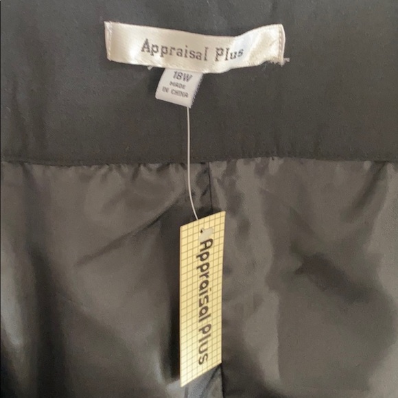 Black 18W Women’s Skirt with Patterned Design - Picture 7 of 8